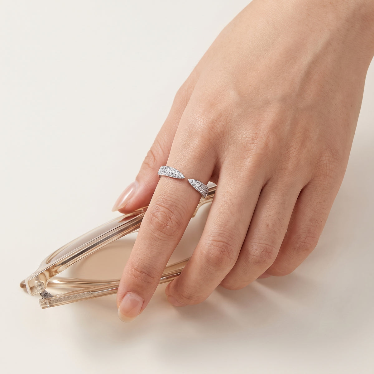 Navicella Moissanite Band Ring