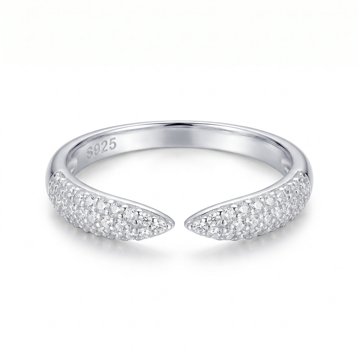 Navicella Moissanite Band Ring