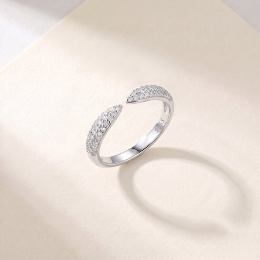 Navicella Moissanite Band Ring