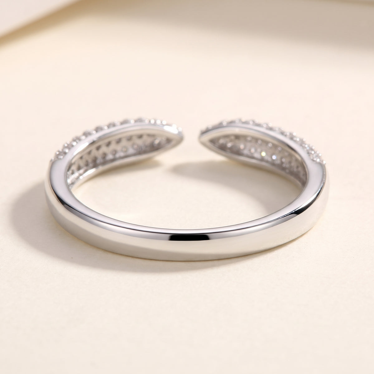 Navicella Moissanite Band Ring