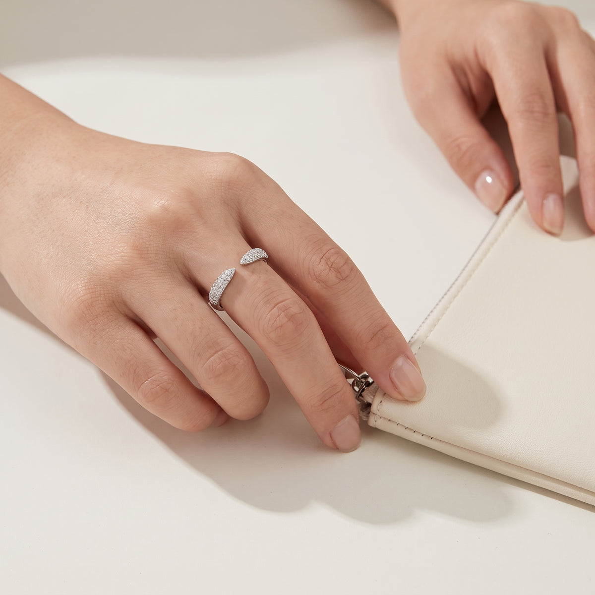 Navicella Moissanite Band Ring